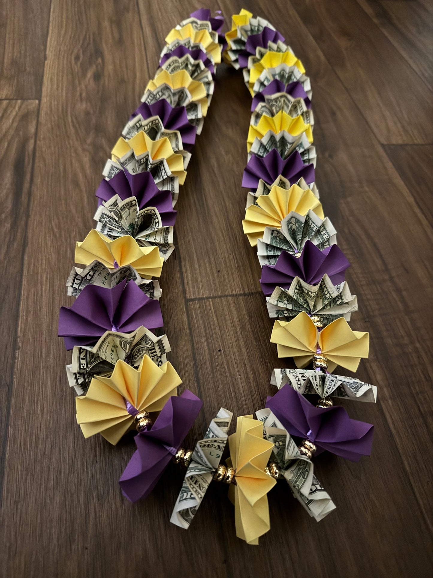 Grad Money Lei