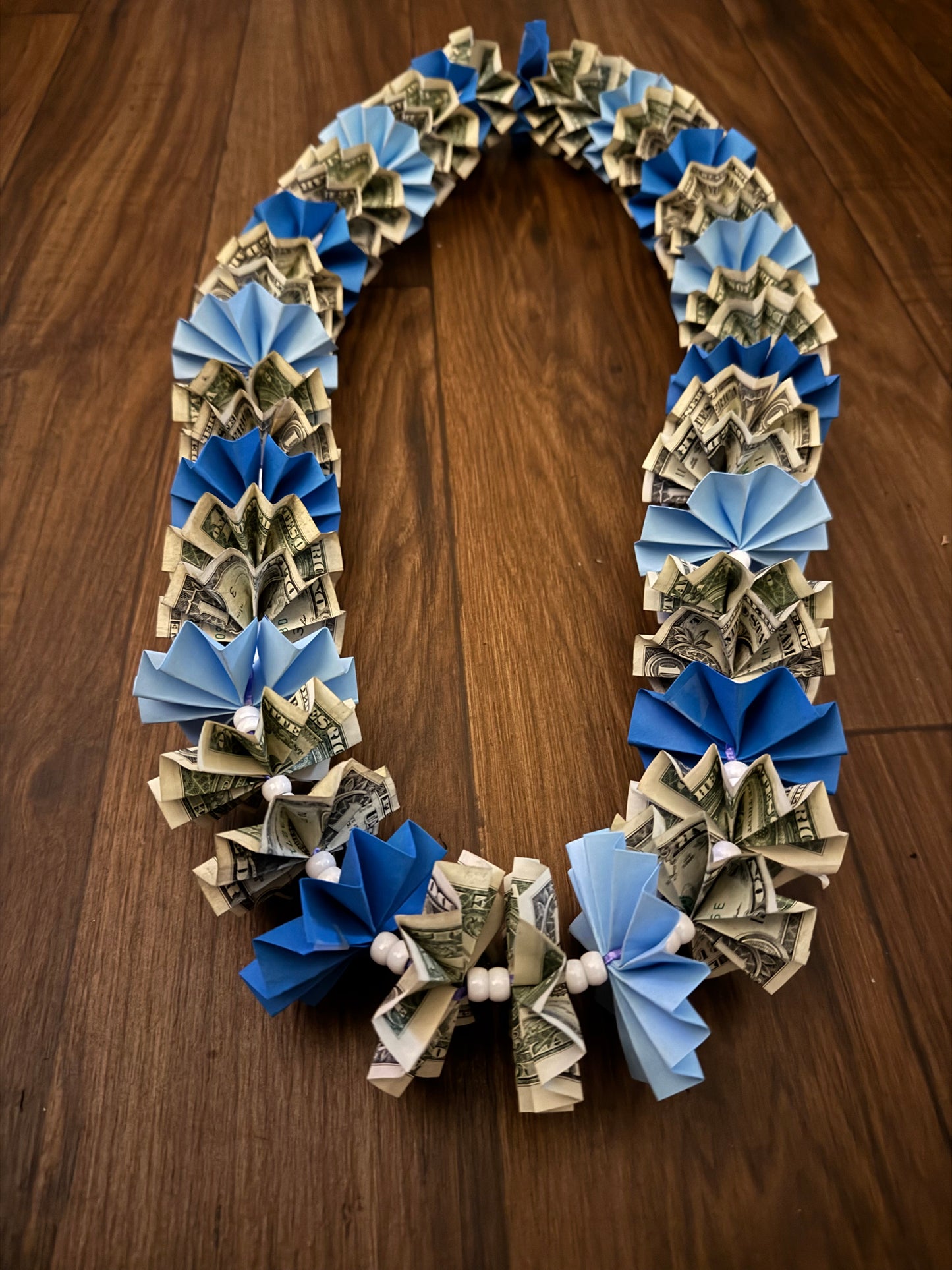 Grad Money Lei