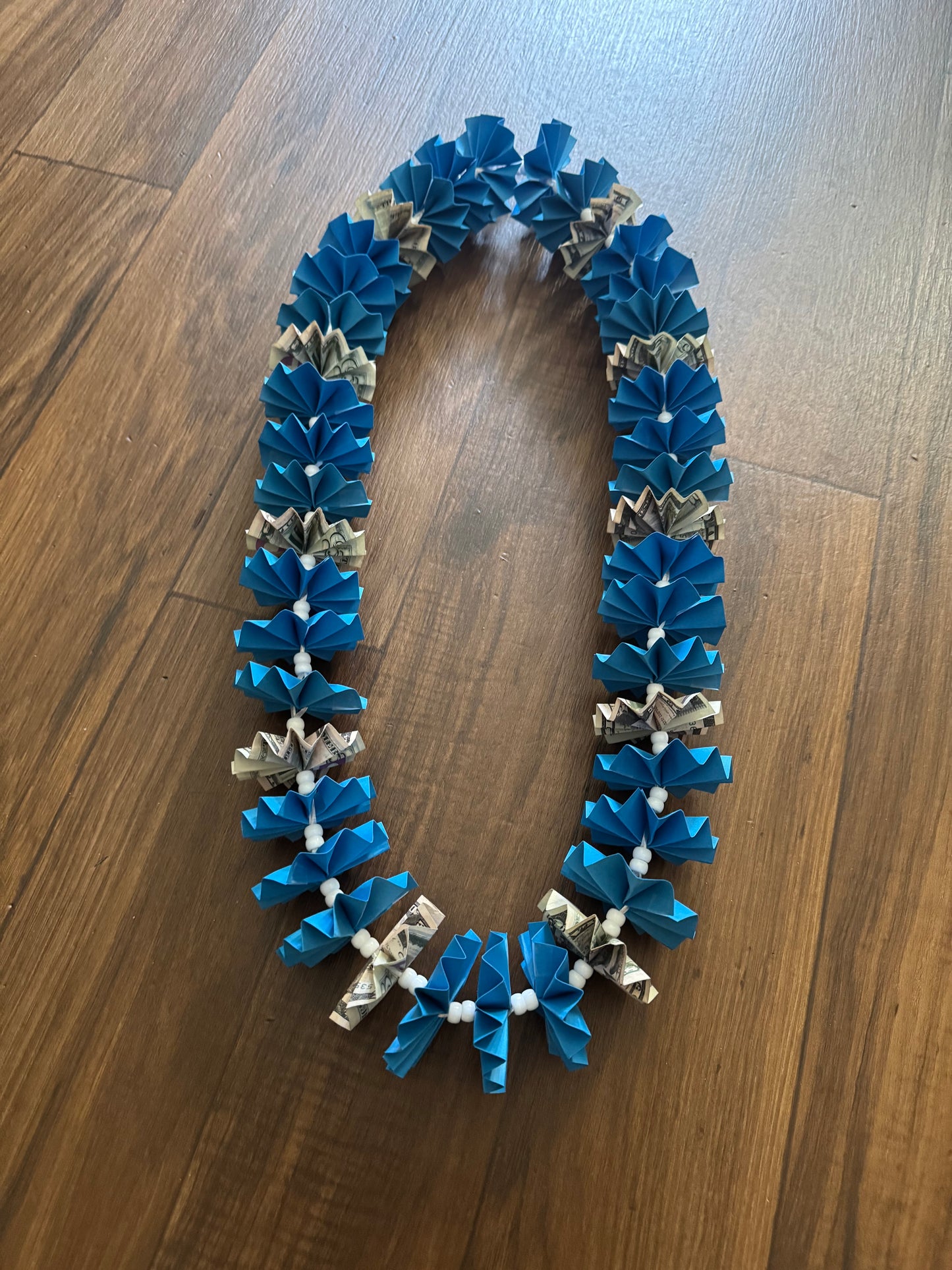 Grad Money Lei